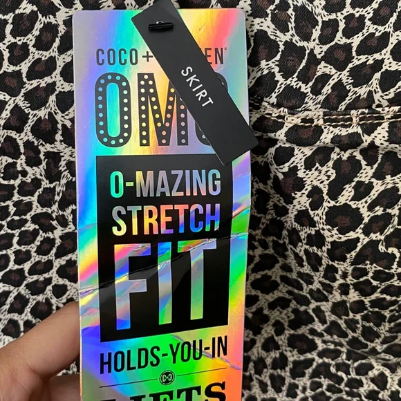 Coco+ carmen skirt size L, color print black and cream. - Picture 3 of 5